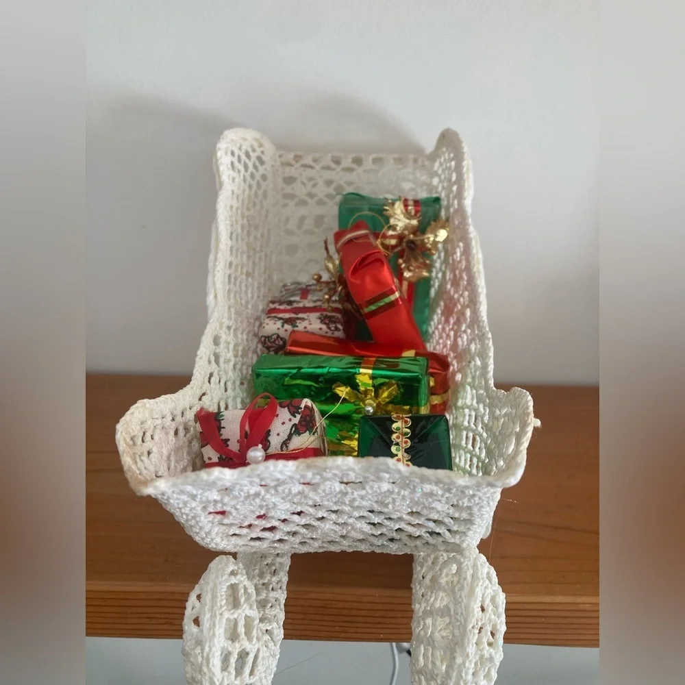 Vtg Crochet Sleigh With Presents Christmas Table Decor Home Winter Frost